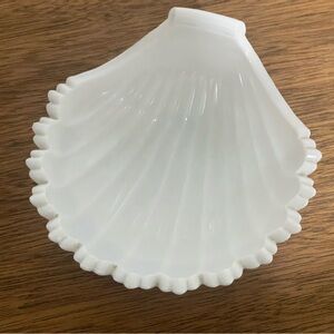 White Milk Glass Sea Clam Shell Shaped Dish Bowl